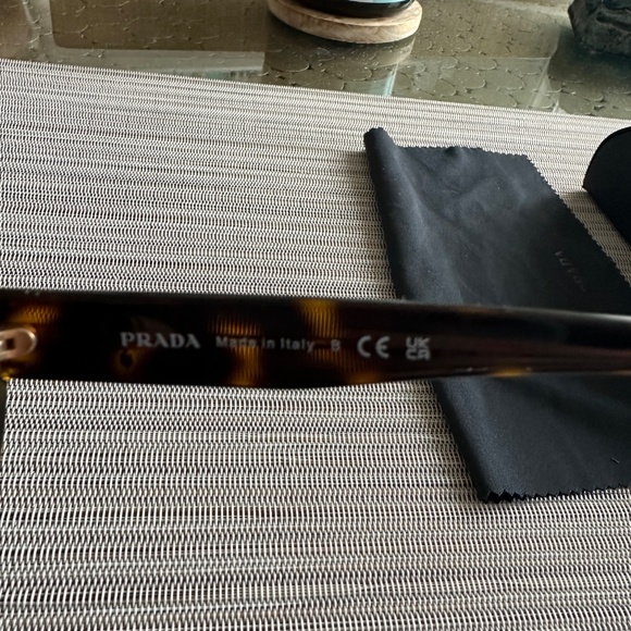 Prada sunglasses - Picture 4 of 11